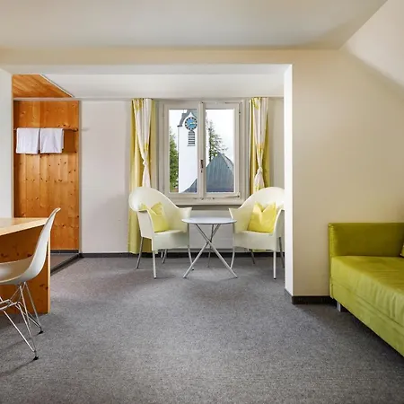 호텔 Hirschen - Village 3*